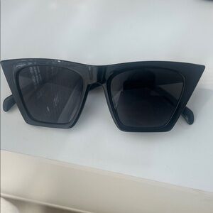 Chic Black Sunglasses